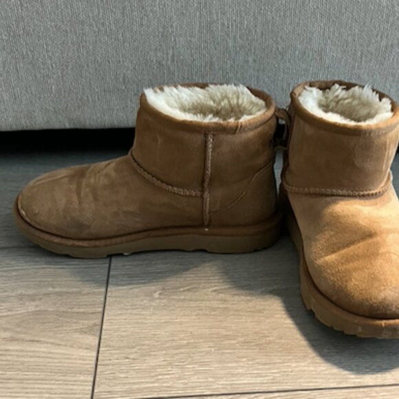 Mini Uggs Tan - Picture 2 of 3